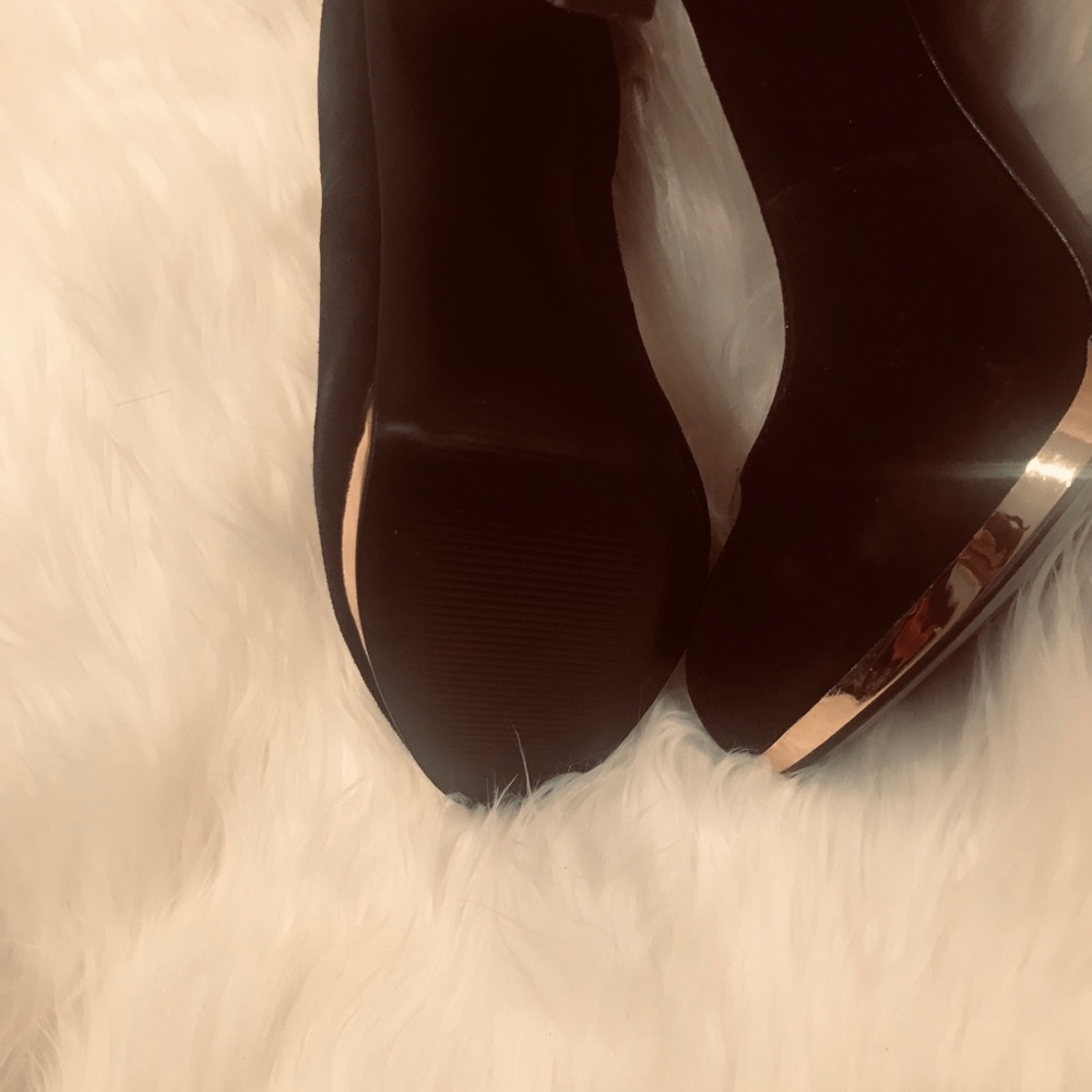 Shoes - Picture 8 of 8
